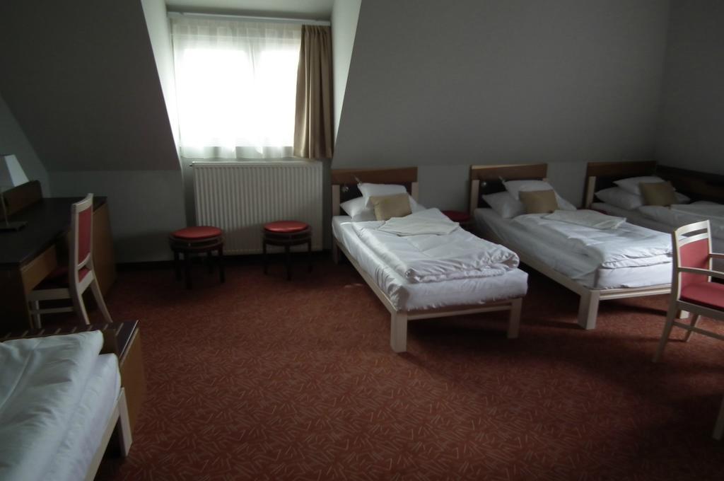 Szent Gellért Hostel Székesfehérvár Zimmer foto