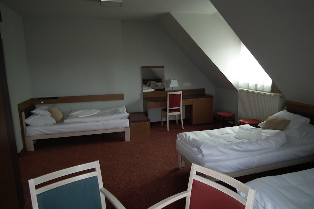 Szent Gellért Hostel Székesfehérvár Zimmer foto