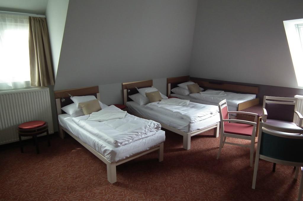 Szent Gellért Hostel Székesfehérvár Zimmer foto